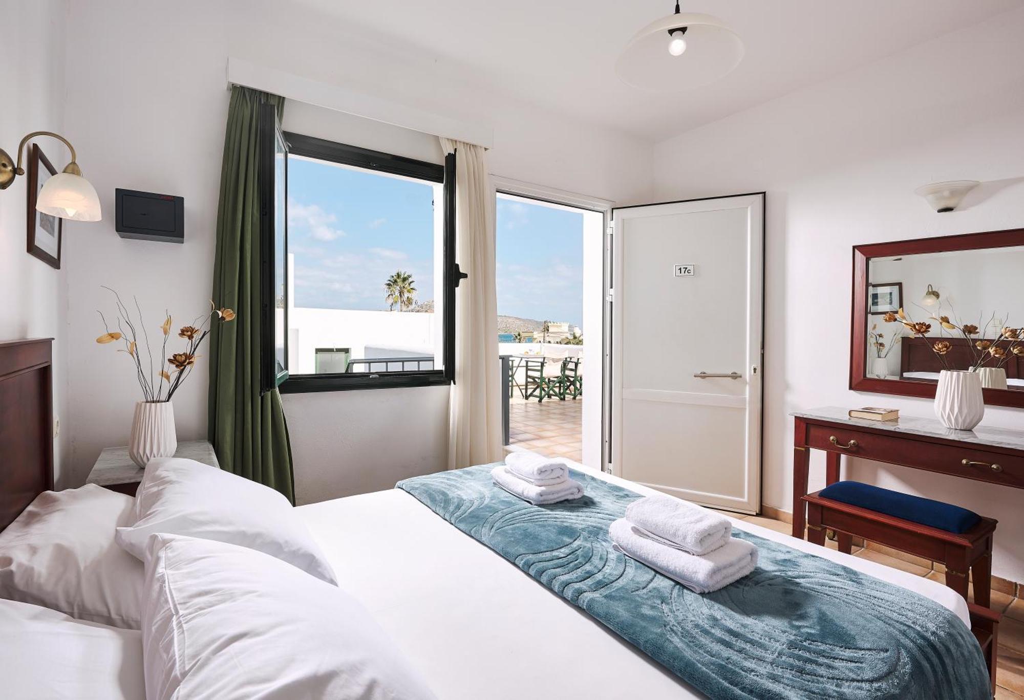Eva Suites & Apartments Agia Marina Exteriér fotografie